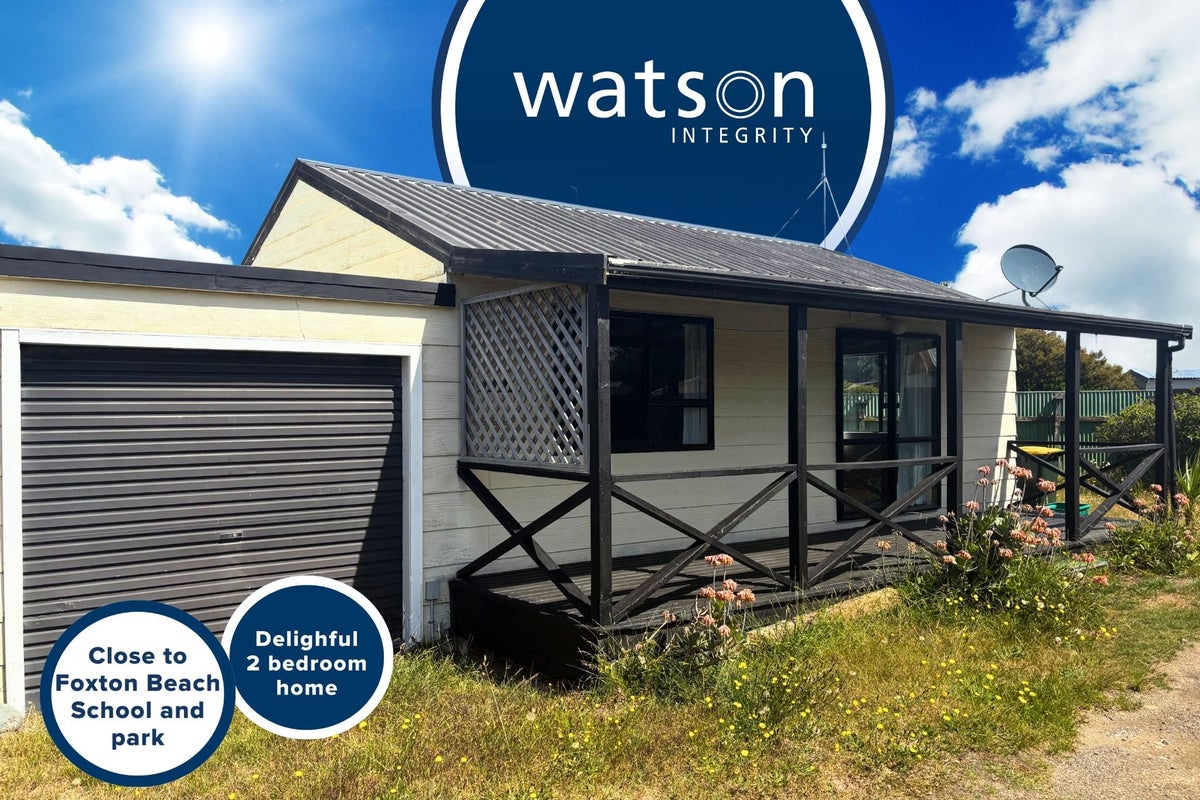 26 Hennessey Street East, Foxton Beach, Foxton - Carousel 1