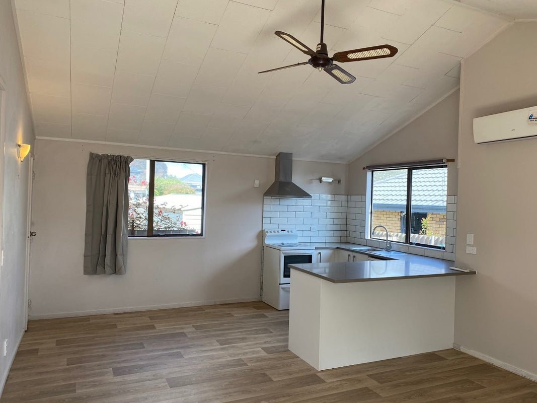 1/40 Neil Avenue, Te Atatu Peninsula, Auckland - Carousel 2
