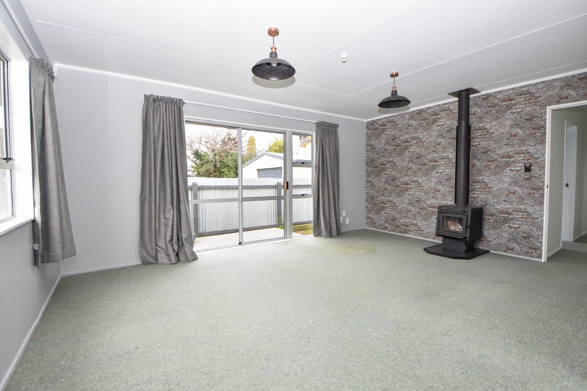 12 Moore Crescent, Carterton - Carousel 2