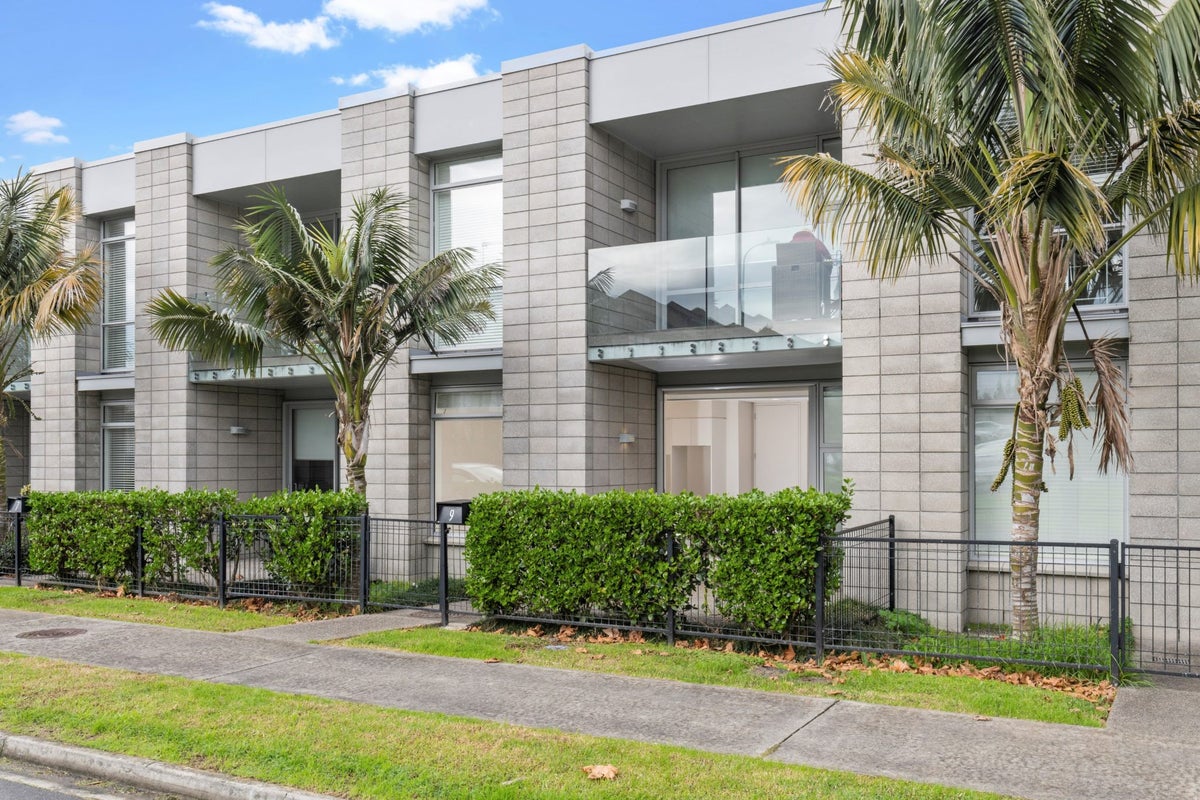 9 Bickerton Way, Flat Bush, Auckland - Carousel 1