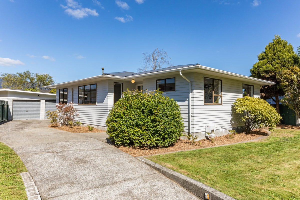 10 Indiana Grove, Totara Park, Upper Hutt - Carousel 1
