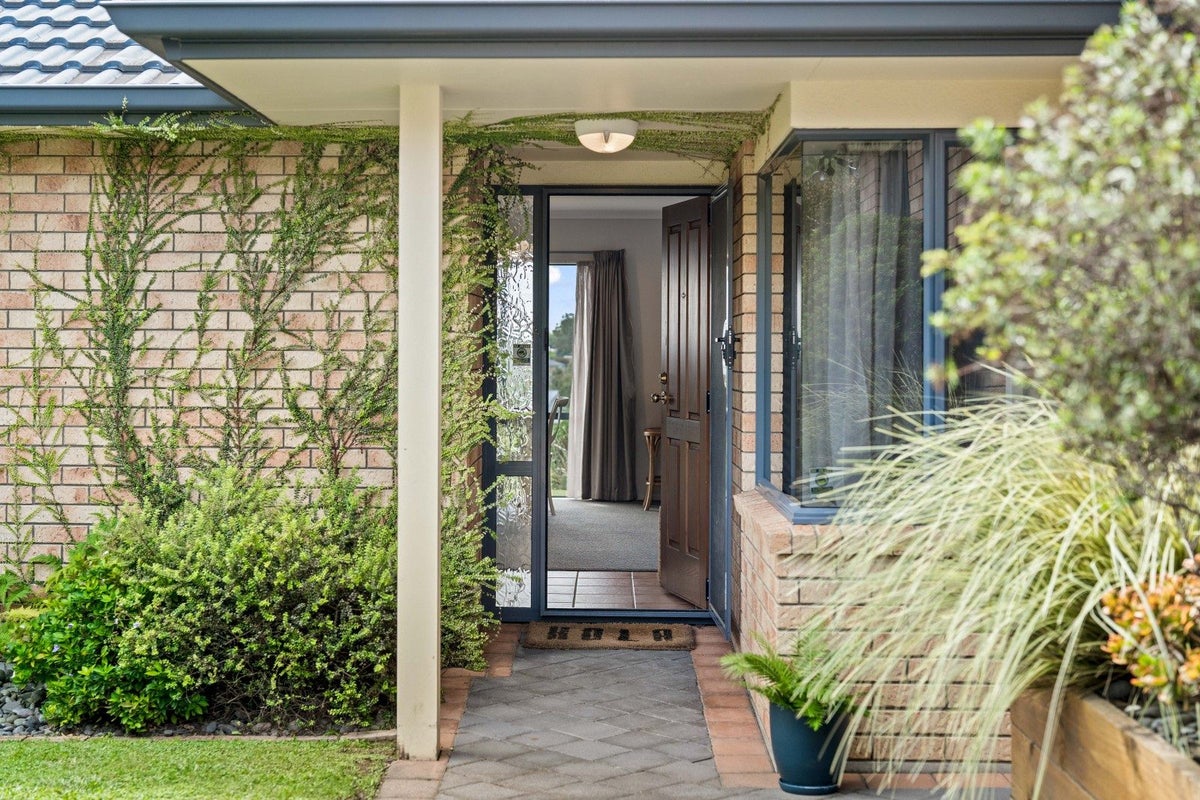 11 Peregrine Place, Welcome Bay, Tauranga - Carousel 1