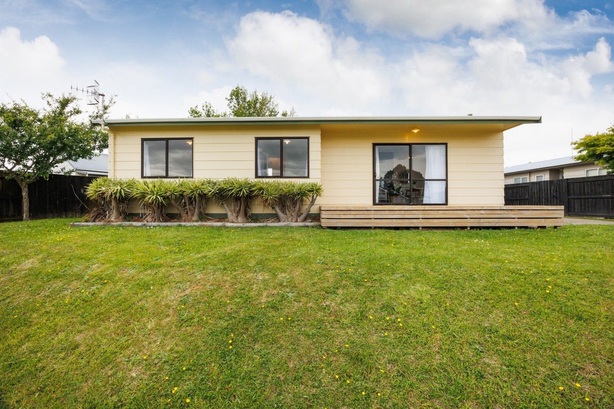 11 Cargill Grove, Kelvin Grove, Palmerston North - Carousel 1