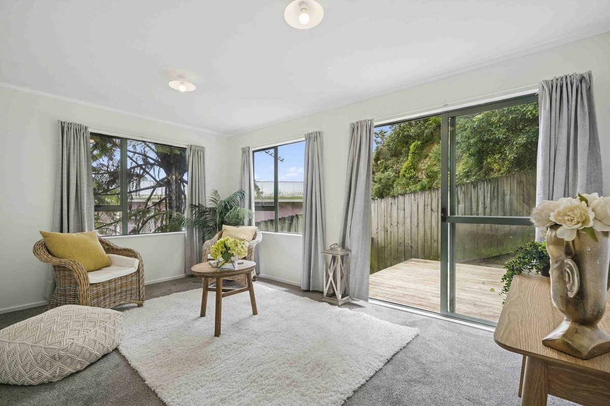 50 Cardiff Crescent, Cannons Creek, Porirua - Carousel 1