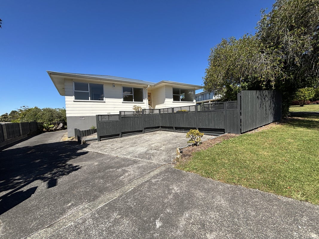 4 Karo Place, Glendene, Auckland - Carousel 1