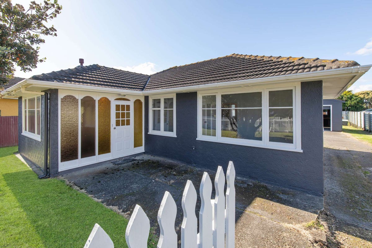 62 Matai Street, Castlecliff, Whanganui - Carousel 1