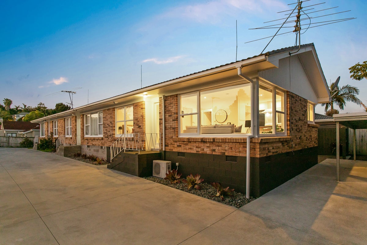 1/0 Wolsley Avenue, Milford, Auckland - Carousel 1