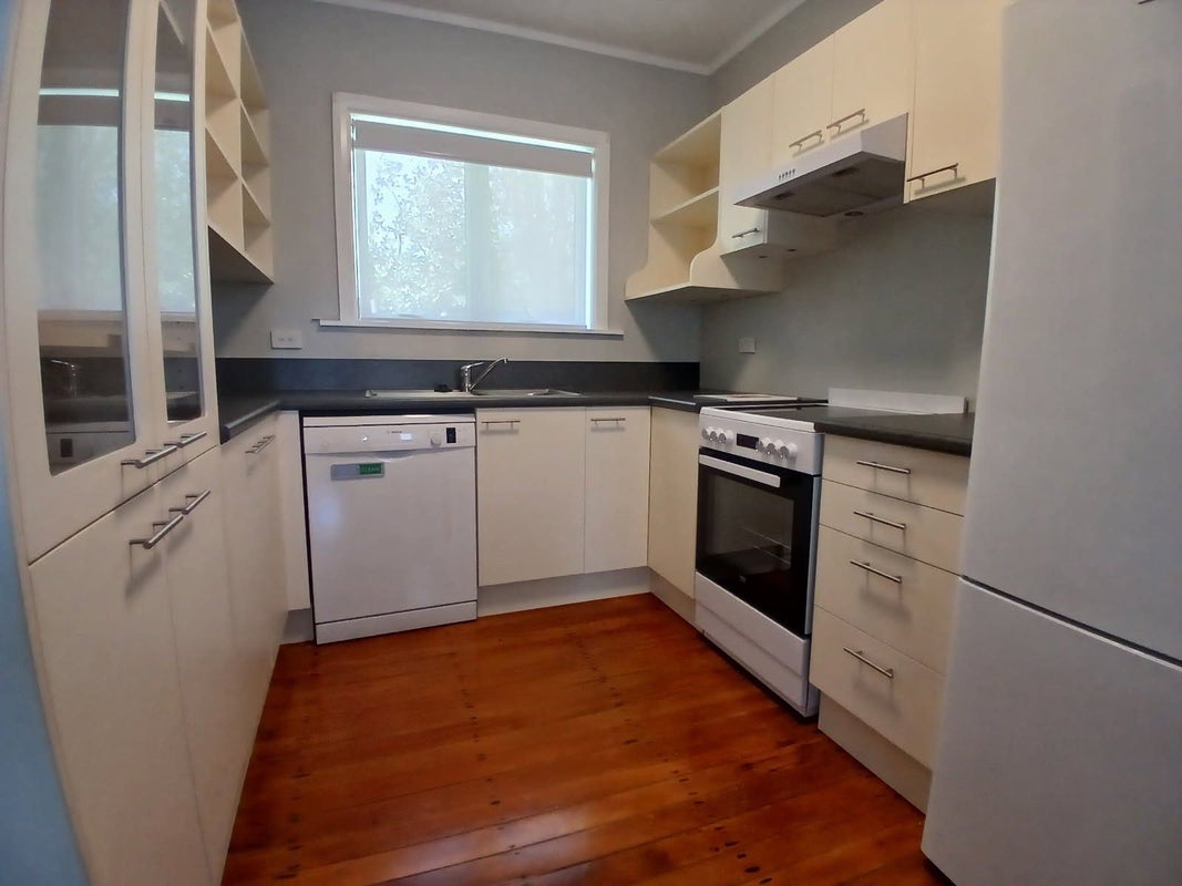 35 Woburn Road, Northland, Wellington - Carousel 2