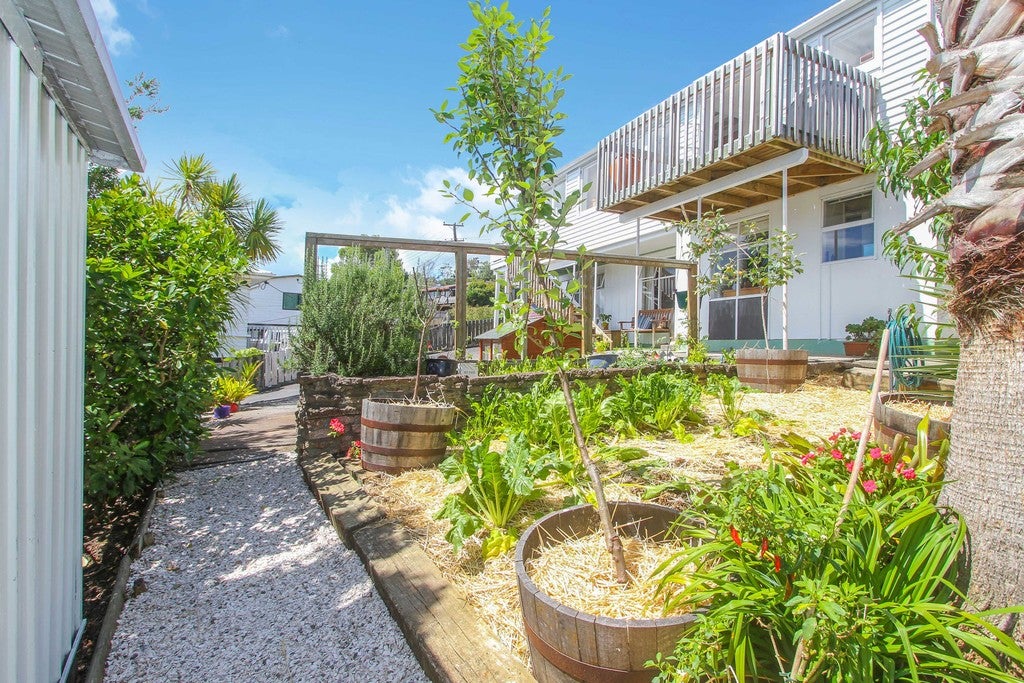 15 Gledstane Road, Stanmore Bay, Whangaparaoa - Carousel 2