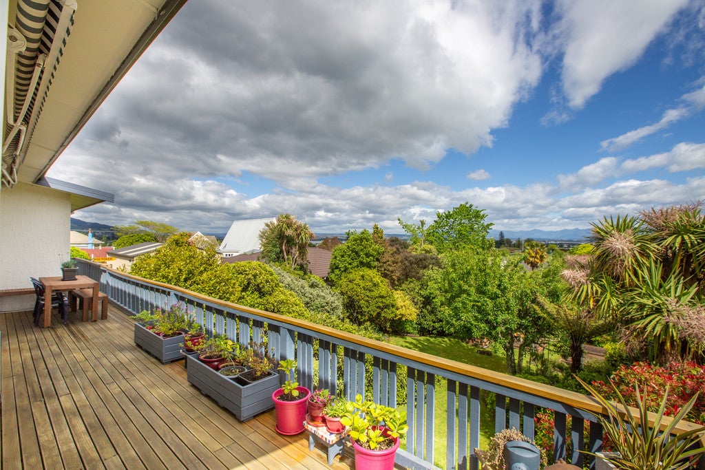 186 The Ridgeway, Stoke, Nelson - Carousel 2