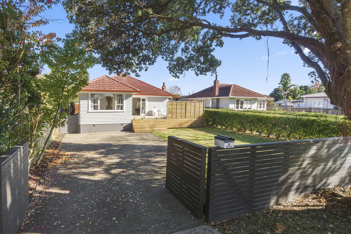 6 Kervil Avenue, Te Atatu Peninsula, Auckland - Carousel 1