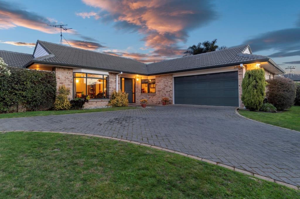 42 Manor Park Drive, Pyes Pa, Tauranga - Carousel 1