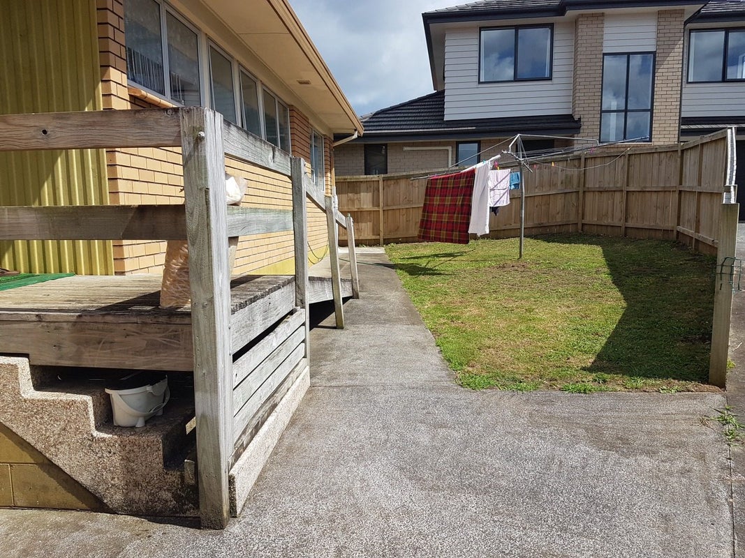19 Gaylands Place, Opaheke, Papakura - Carousel 13