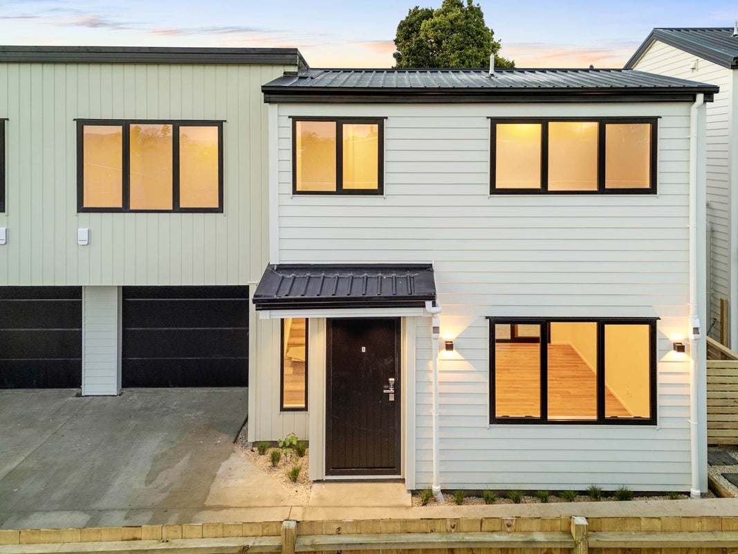 121 Vodanovich Road, Te Atatu South, Auckland - Carousel 1