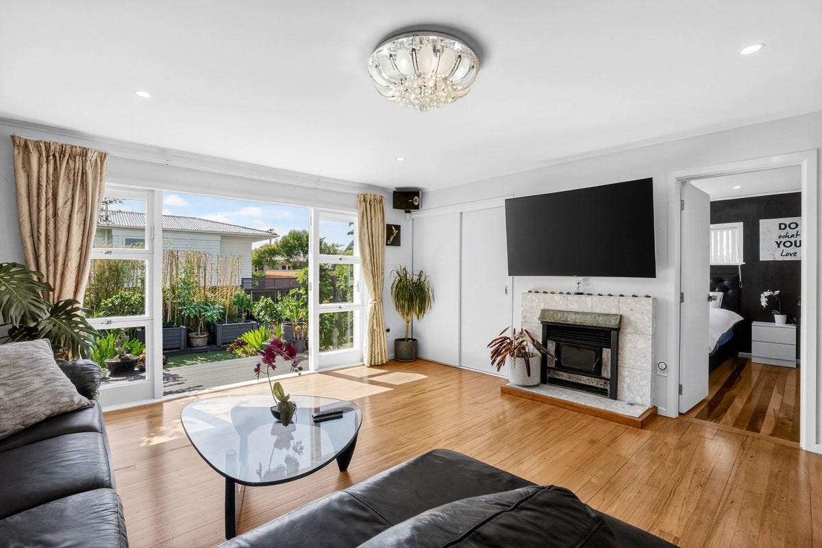 7 Corunna Road, Milford, Auckland - Carousel 2