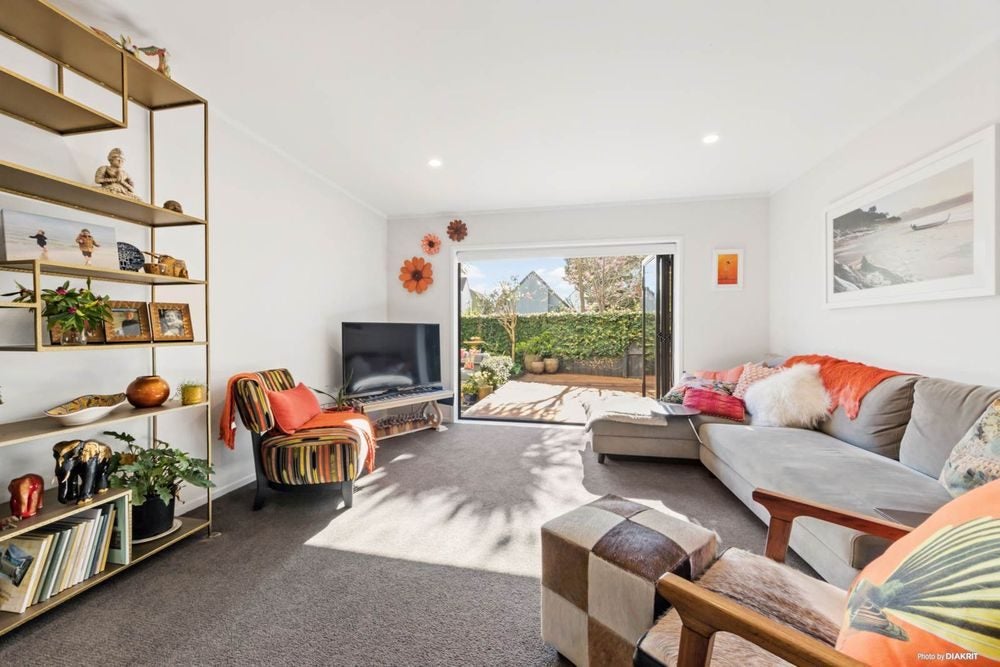 56 Springwood Place, Mount Eden, Auckland - Carousel 2