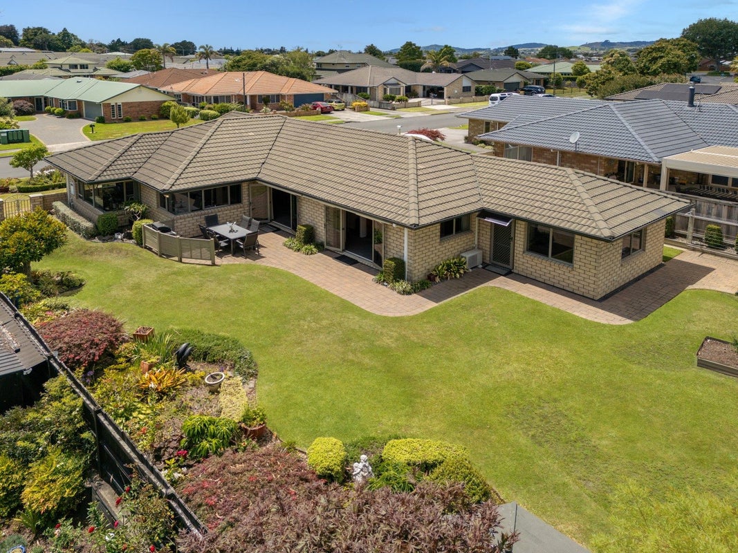 53 Stableford Drive, Pyes Pa, Tauranga - Carousel 1