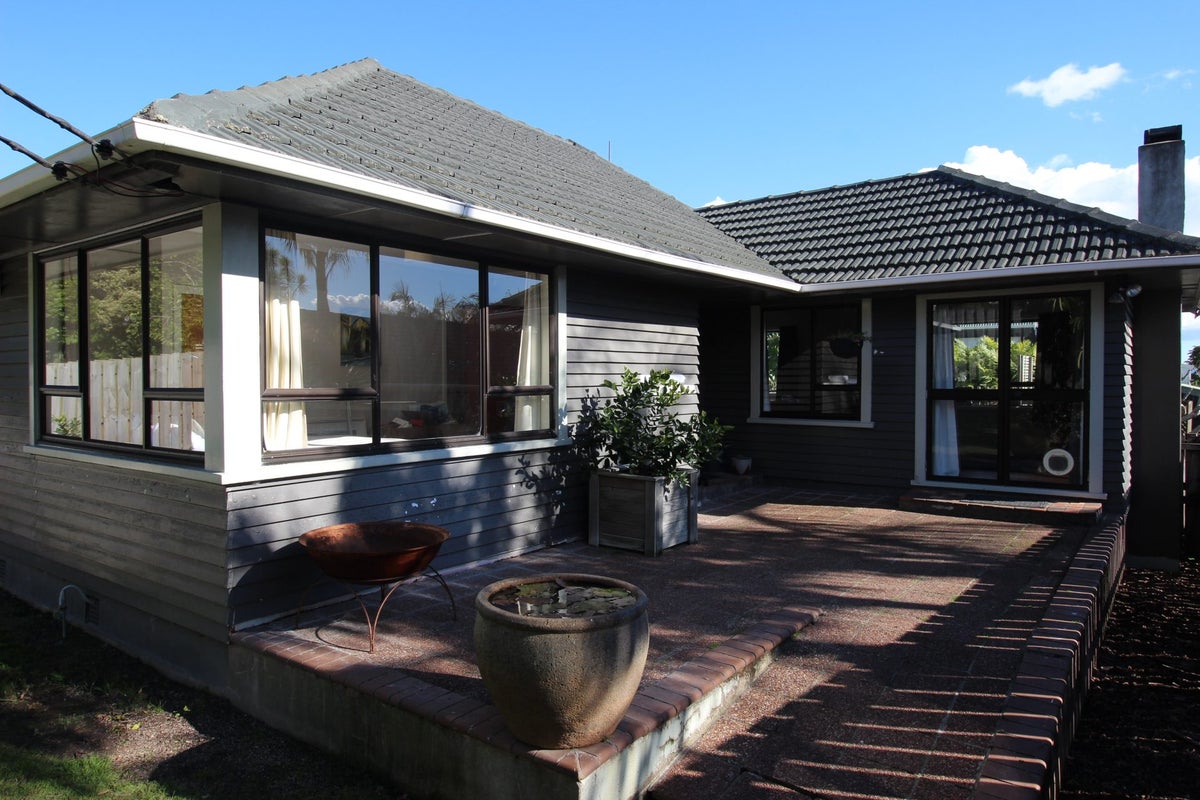 9A Hadfield Avenue, Waterview, Auckland - Carousel 1