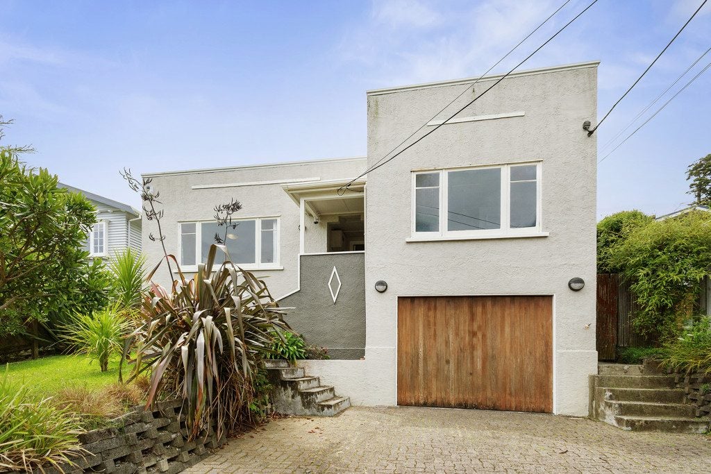 17 Woodvale Grove, Fairfield, Lower Hutt - Carousel 1