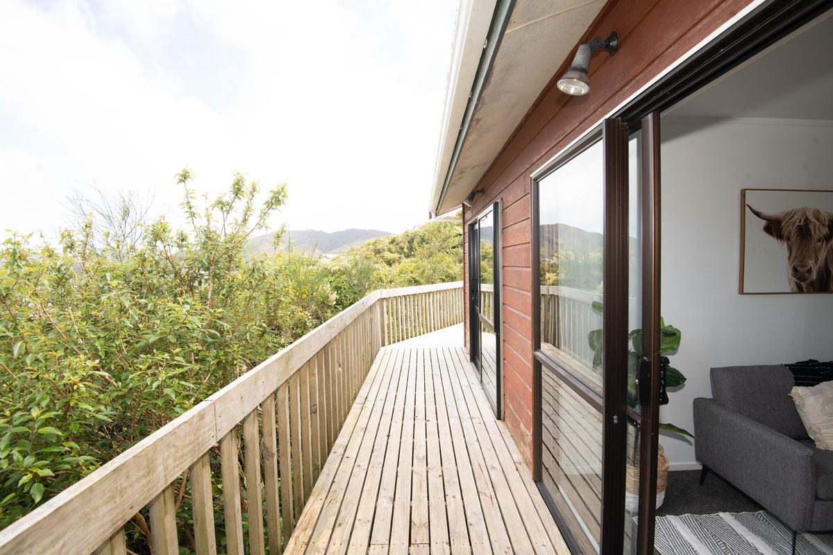 43 Montgomery Avenue, Karori, Wellington - Carousel 1