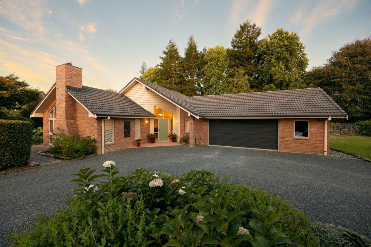10 Sanctuary Lane, Tamahere, Hamilton - Carousel 1