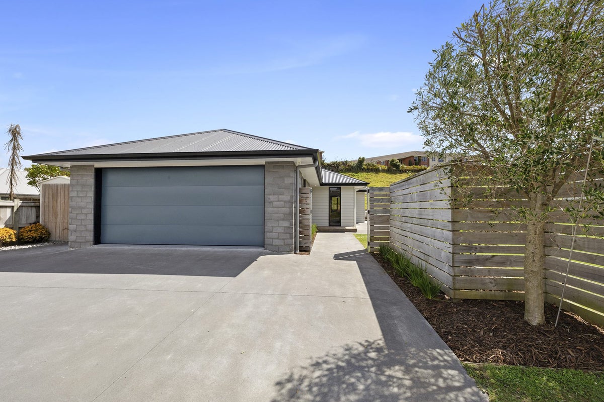 36 Cyrus Street, Whalers Gate, New Plymouth - Carousel 1