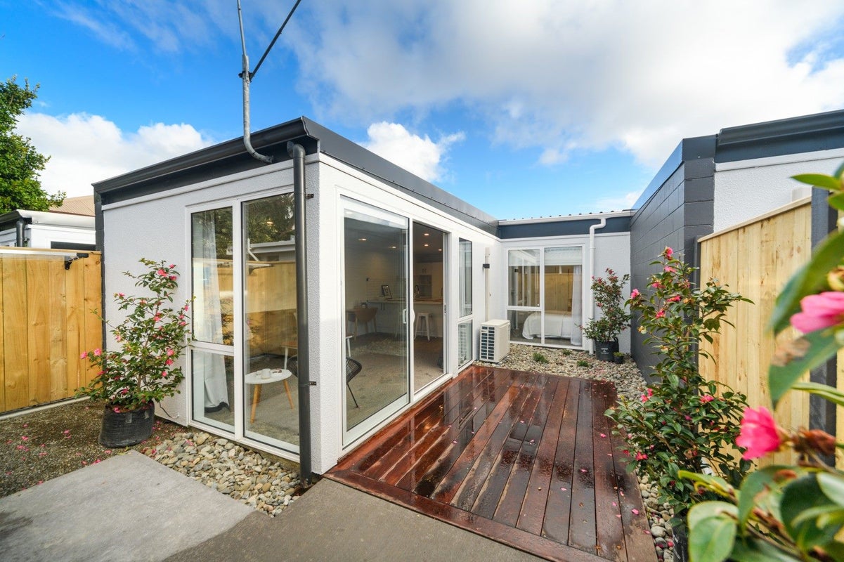 1C Hereford Street, West End, Palmerston North - Carousel 1