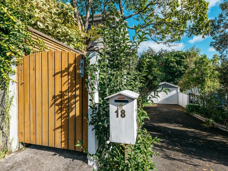 18 Miami Avenue, Surfdale, Waiheke Island - Carousel 23