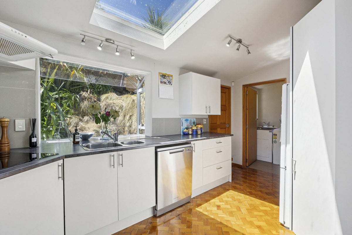 23 Woodside Terrace, Andersons Bay, Dunedin - Carousel 2