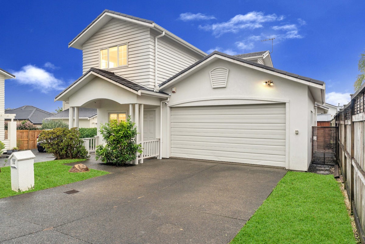 15 Mulvaney Crescent, Henderson, Auckland - Carousel 2