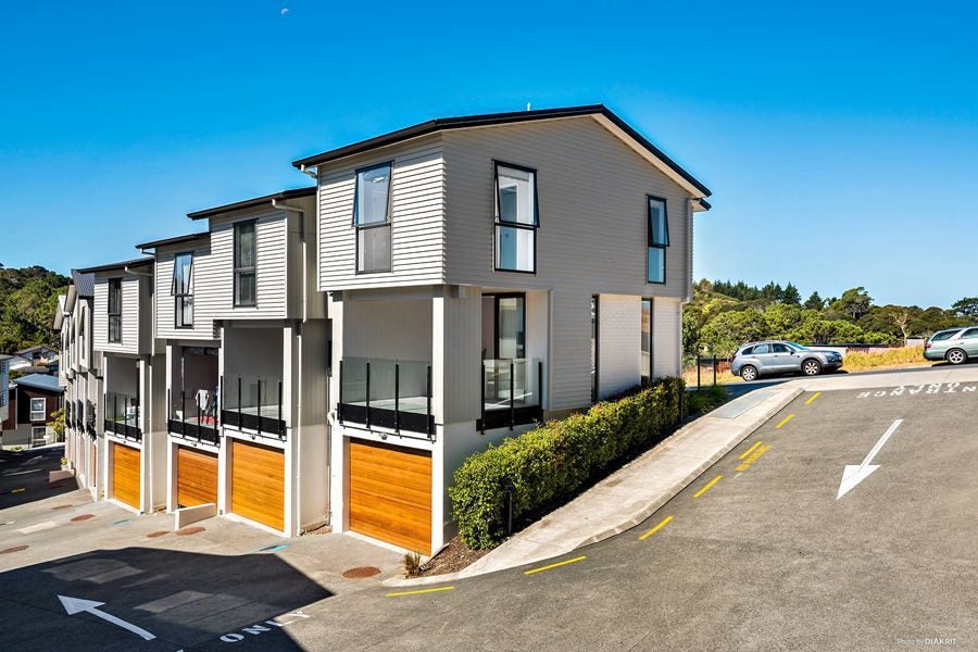 5/10 Silver Moon Road, Albany Heights, Auckland - Carousel 1