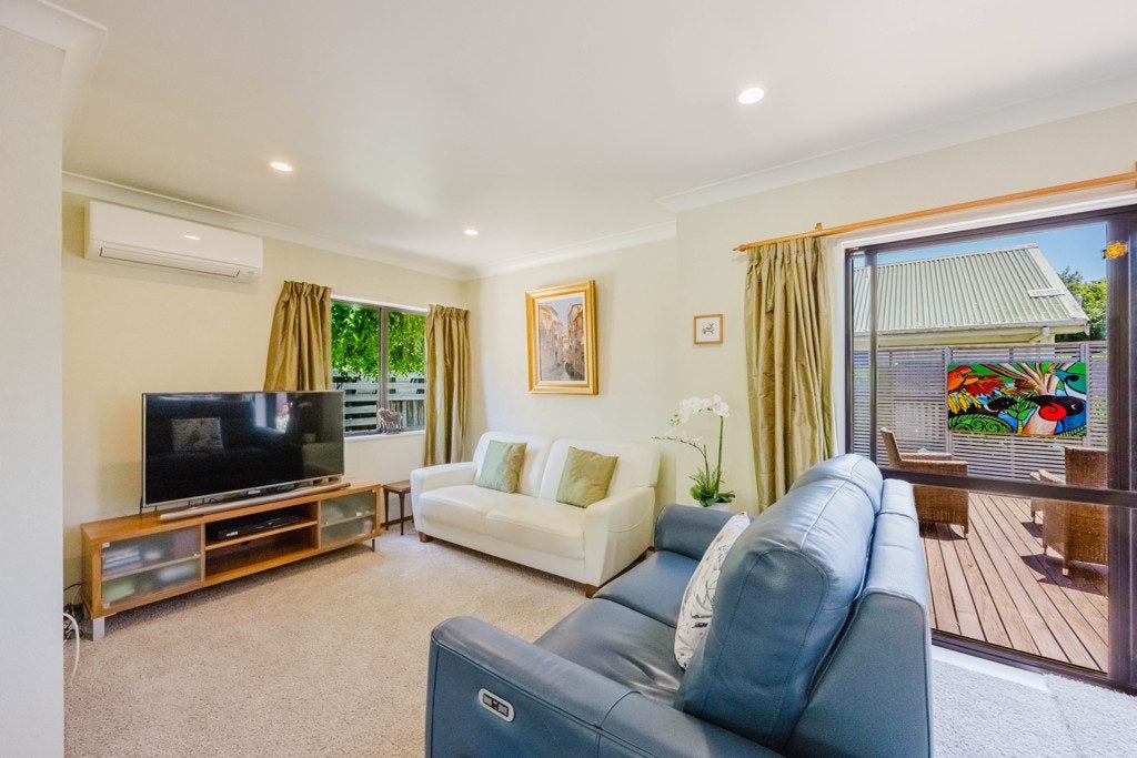 6/703 Charles ST, Raureka, Hastings - Carousel 2