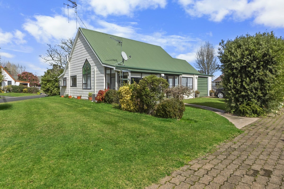 22 Kingfisher Way, Te Kowhai, Hamilton - Carousel 1