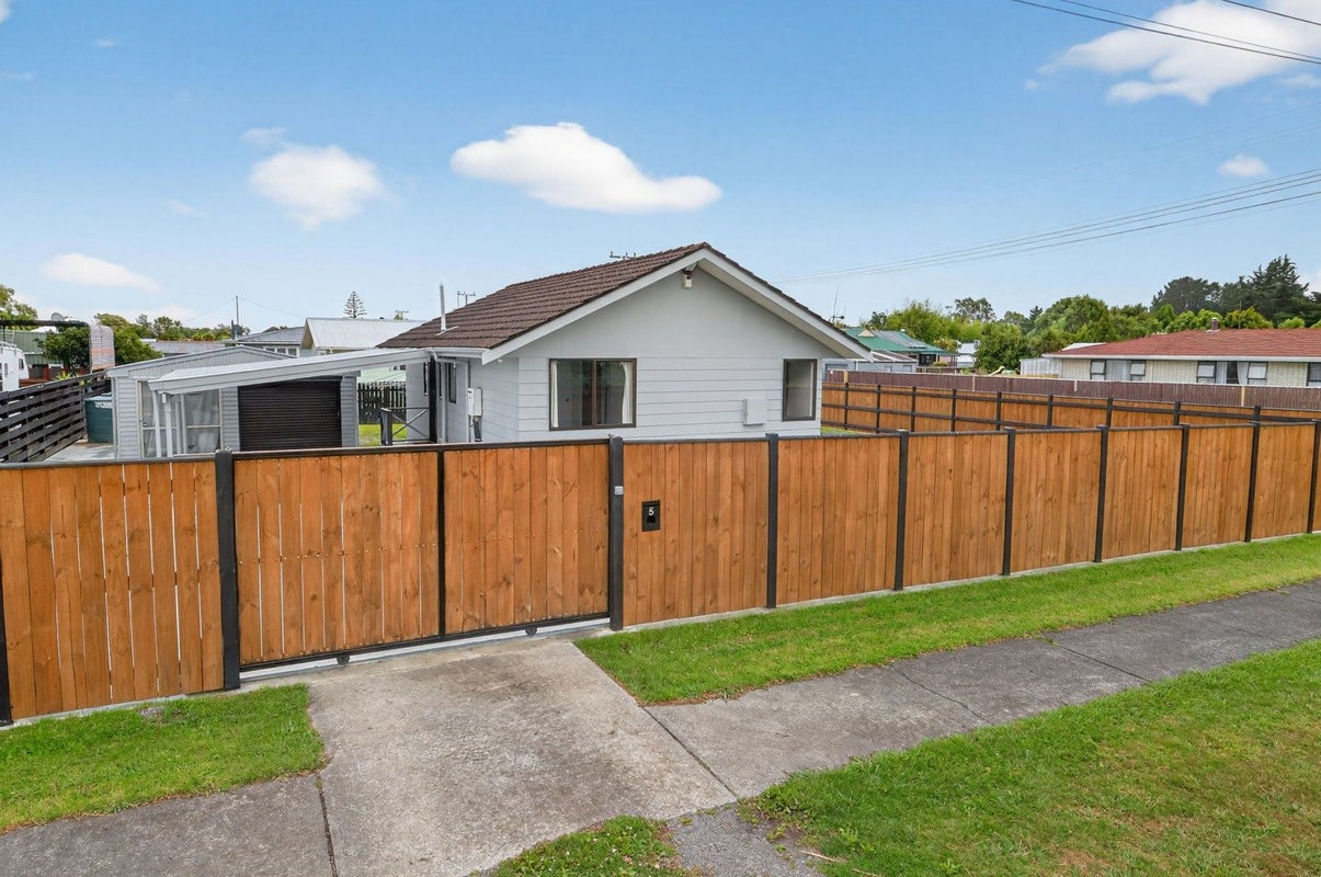 5 Cemetery Road, Sanson, Sanson - Carousel 25