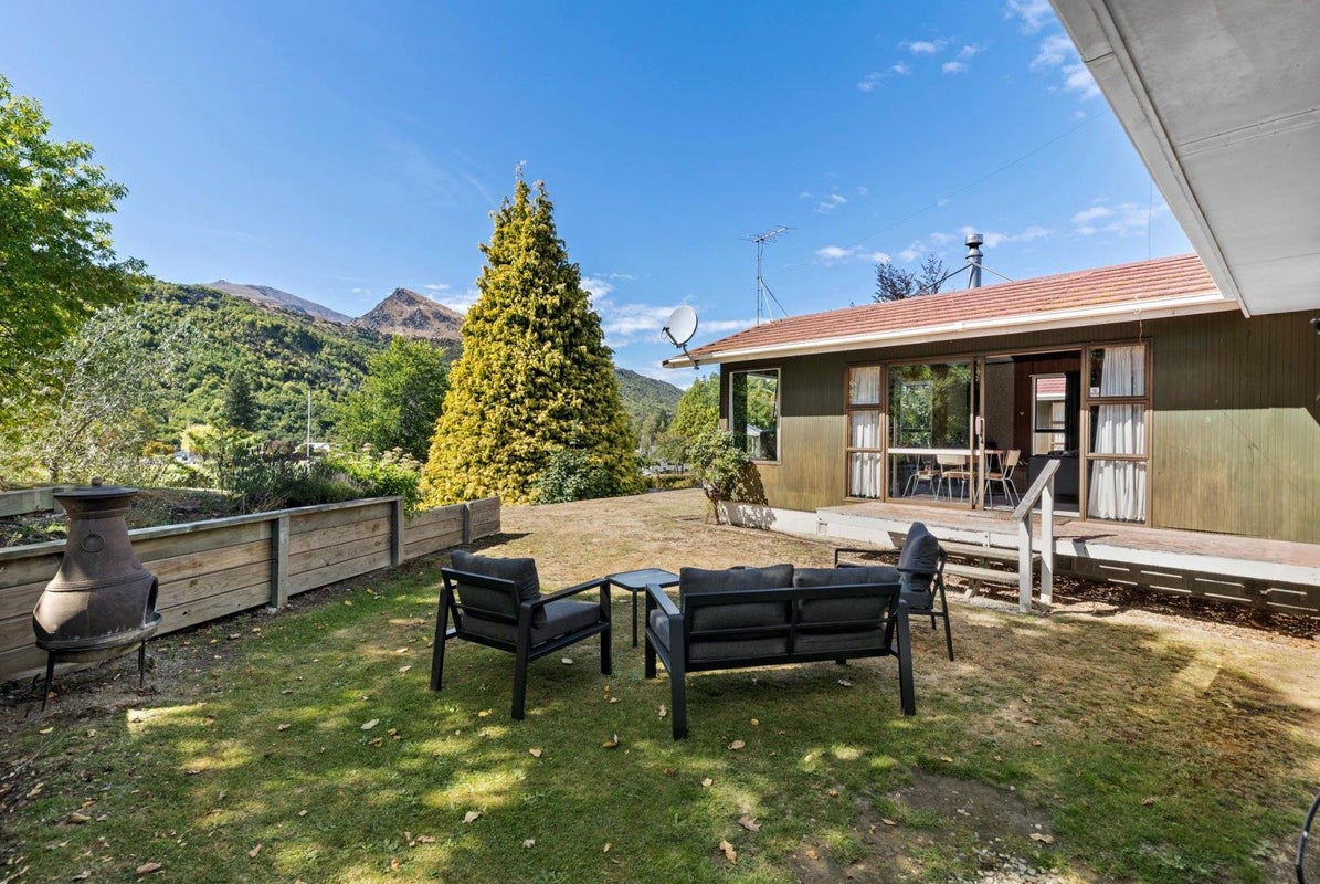 16 Argyle Place, Arrowtown, Arrowtown - Carousel 1