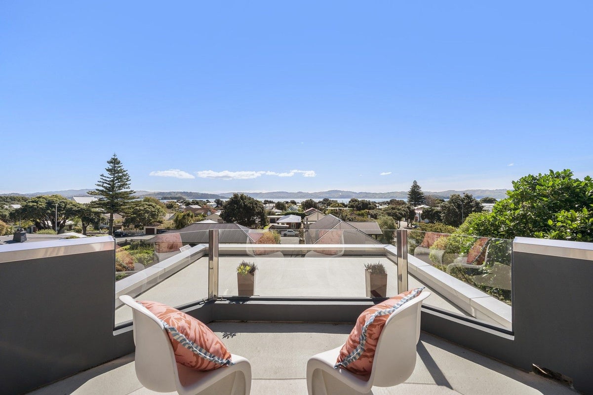 203 Muritai Road, Eastbourne, Lower Hutt - Carousel 1