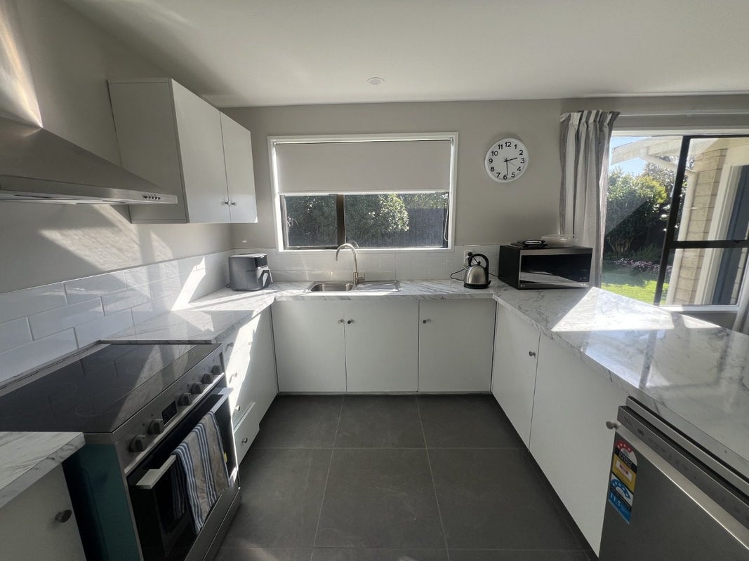1/120B Roydvale Avenue, Burnside, Christchurch - Carousel 2