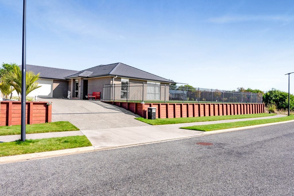 39 Papawhero Drive, Bell Block, New Plymouth - Carousel 1
