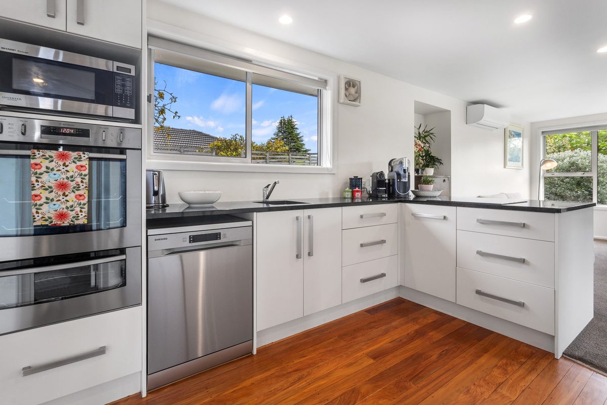 7 Ashbourne Street, Burnside, Christchurch - Carousel 2