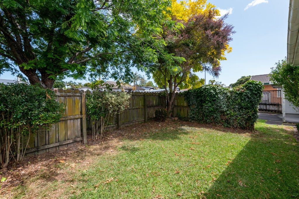 2/84 Wellington Street, Howick, Auckland - Carousel 18