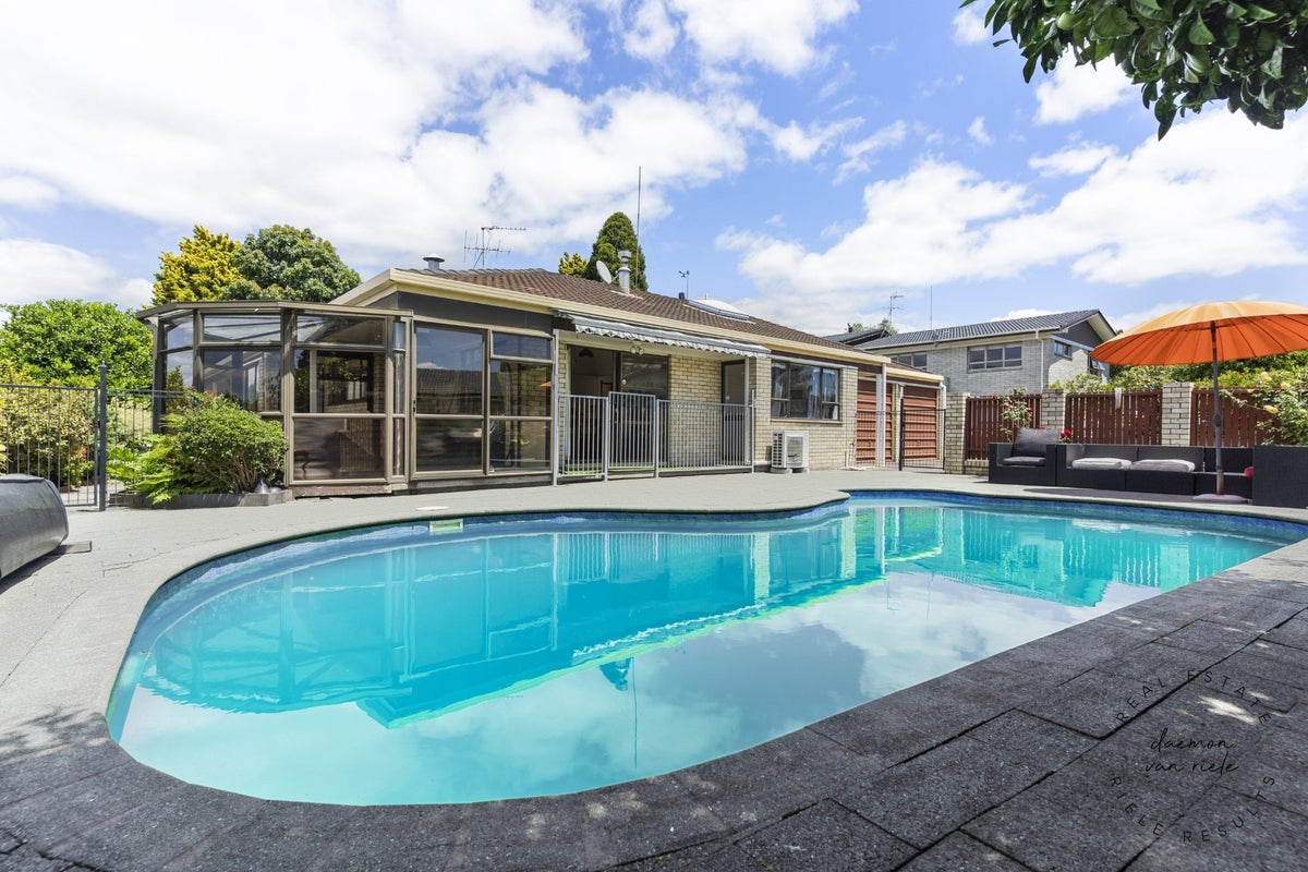 9 Hazeldene Place, Opaheke, Papakura - Carousel 1
