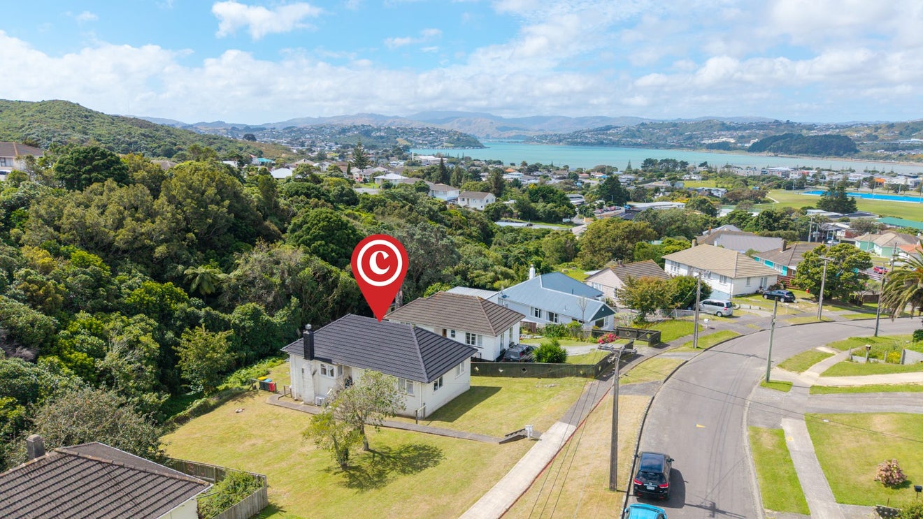 12 Ngahue Crescent, Elsdon, Porirua - Carousel 1
