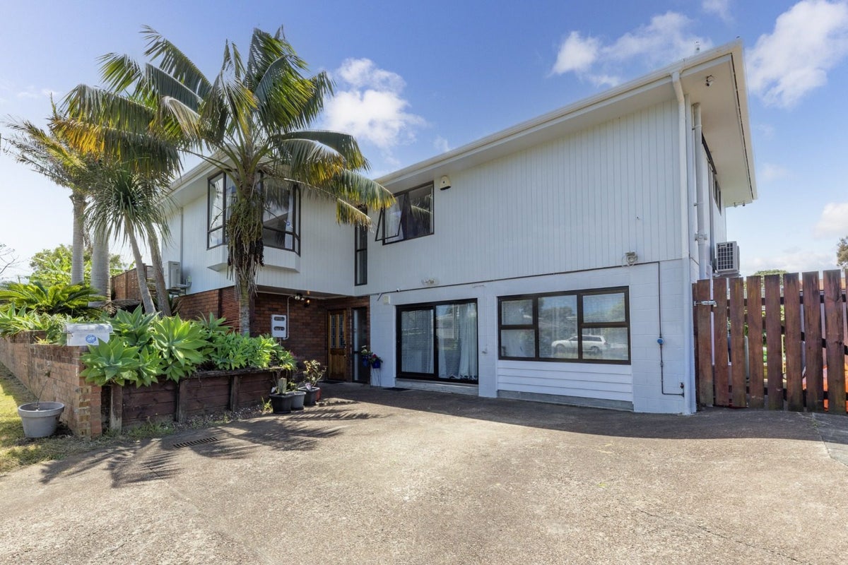 8 Tane Street, New Lynn, Auckland - Carousel 2