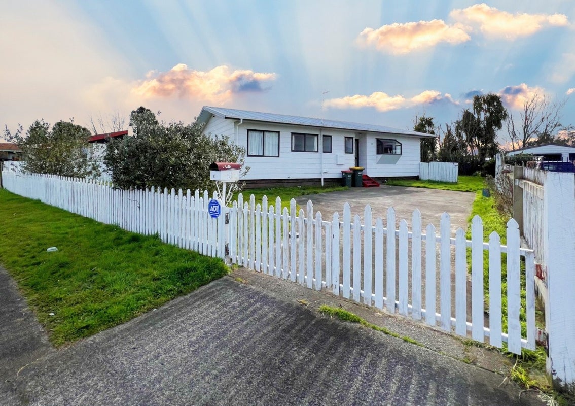 8 Aintree Street, Nawton, Hamilton - Carousel 18