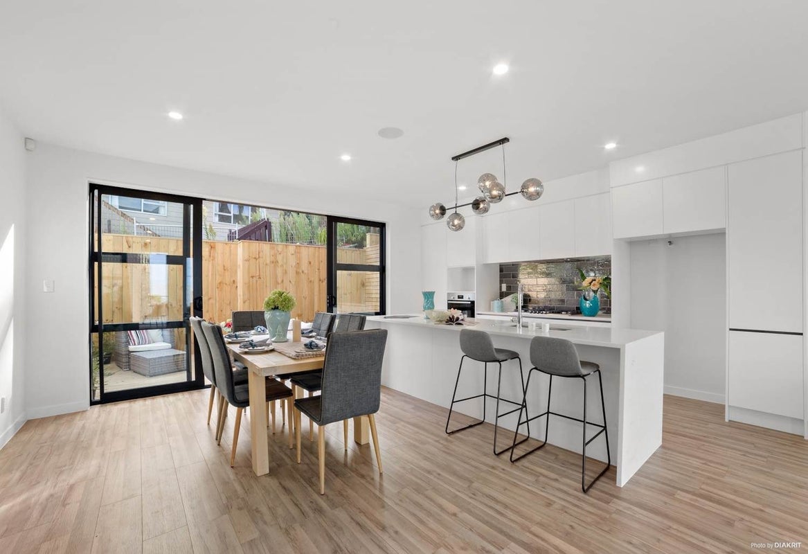 74A Langana Avenue, Browns Bay, Auckland - Carousel 2