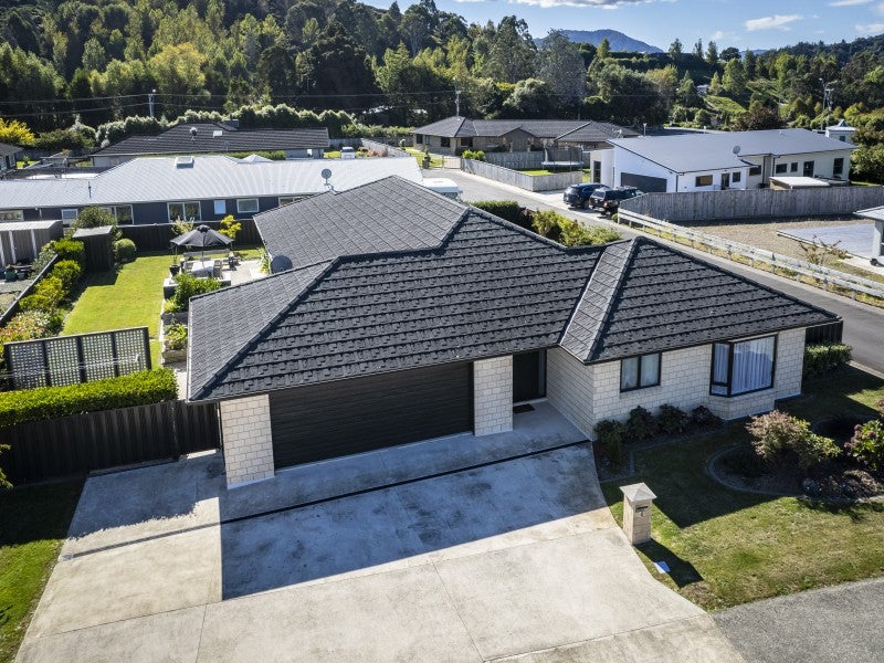 4 Sunstone Crescent, Brown Owl, Upper Hutt - Carousel 2
