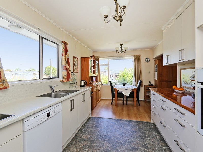 3 Lyttelton Crescent, Tamatea, Napier - Carousel 2
