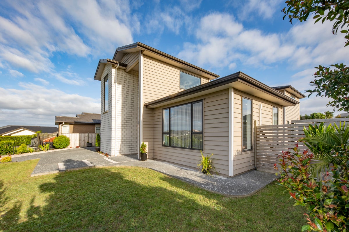 36 Riverhead Point Drive, Riverhead, Riverhead - Carousel 35