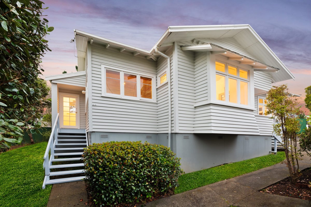 10A Arawa Street, New Lynn, Auckland - Carousel 1