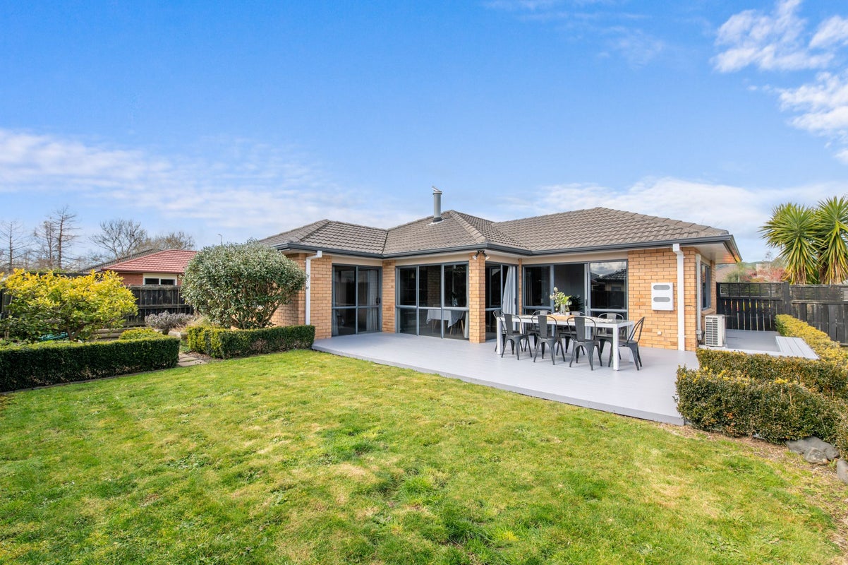 4 Courtenay Place, Owhata, Rotorua - Carousel 1
